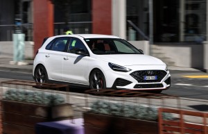 Wheels Reviews 2021 Hyundai I 30 N Hatchback Polar White Dynamic Front Urban