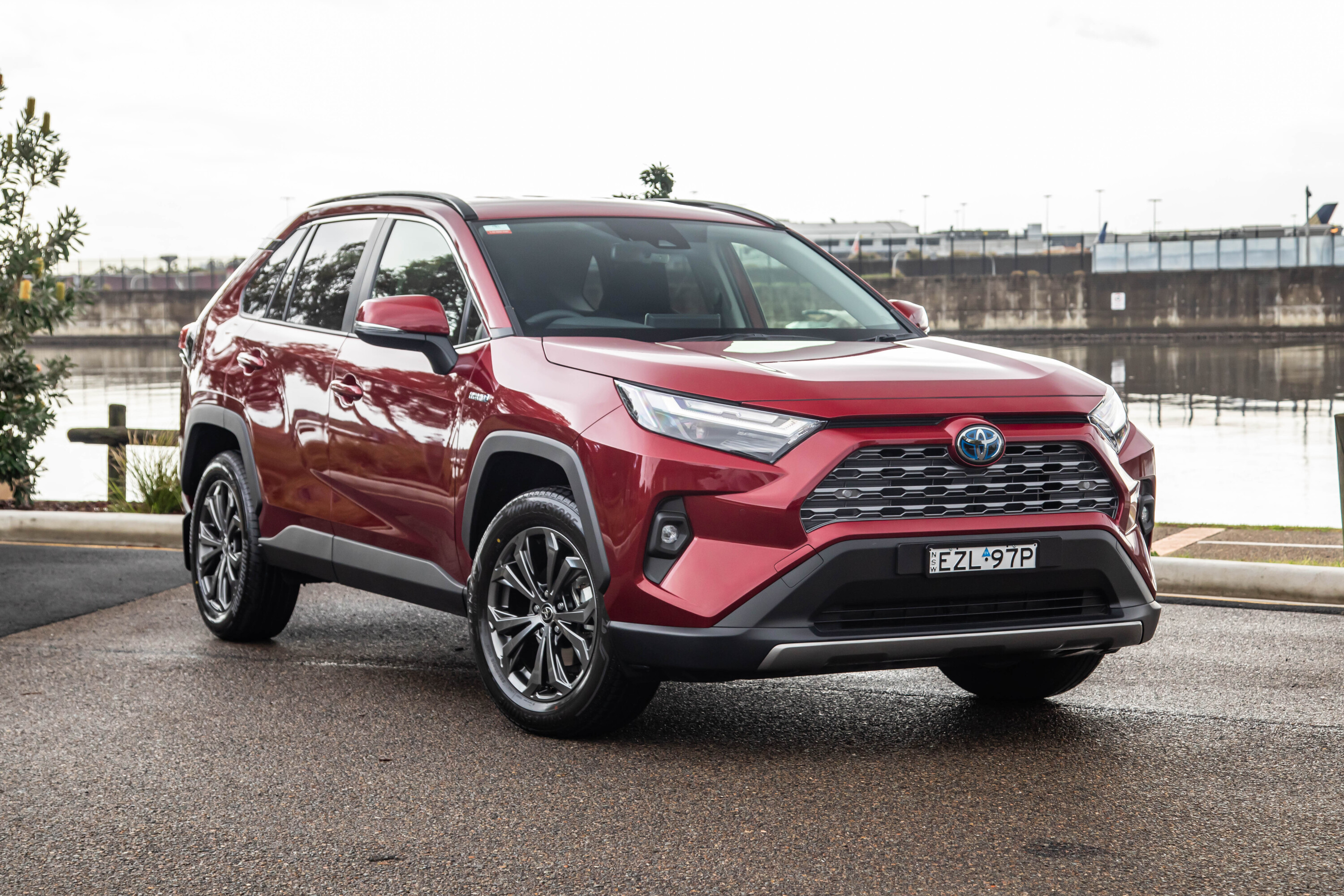 b4fd17ce/2023 toyota rav4 gxl hybrid srawlings 230724 28 jpg